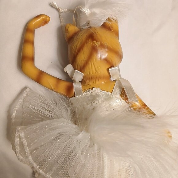 Beautiful Cat Ballet Figurine ornament décor - Picture 4 of 9